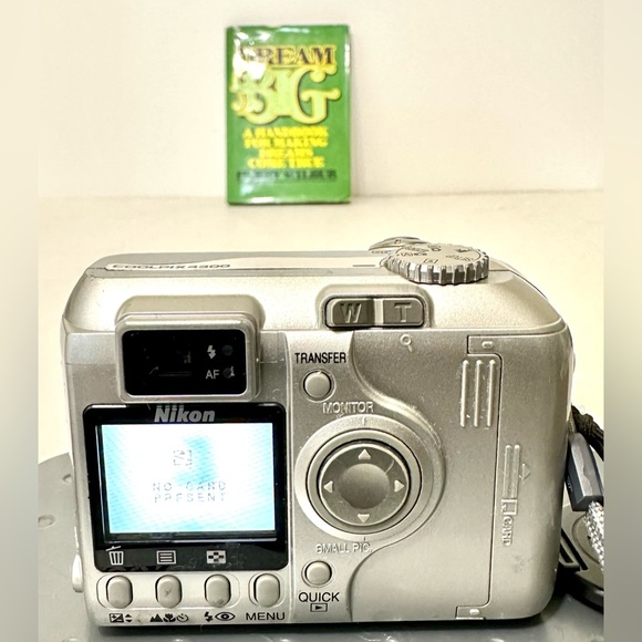 Nikon COOLPIX 4300 4.0MP Digital Camera Silver FOR PARTS - Picture 9 of 9